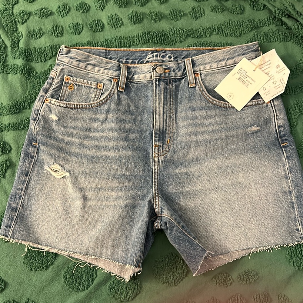 Never worn with tags Etica Skylar Cutoff Jean Short Size 28